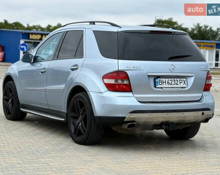 Синий Мерседес М-Класс, объемом двигателя 4.97 л и пробегом 261 тыс. км за 7900 $, фото 4 на Automoto.ua