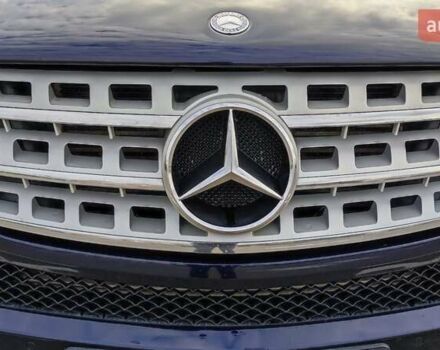 Мерседес М-Класс 2008 в Киеве на Automoto.ua Синий Мерседес М-Класс, объемом двигателя 3 л и пробегом 323 тыс. км за 14200 $, фото 9 на Automoto.ua