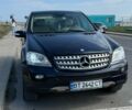 Синий Мерседес М-Класс, объемом двигателя 3.5 л и пробегом 250 тыс. км за 10000 $, фото 1 на Automoto.ua