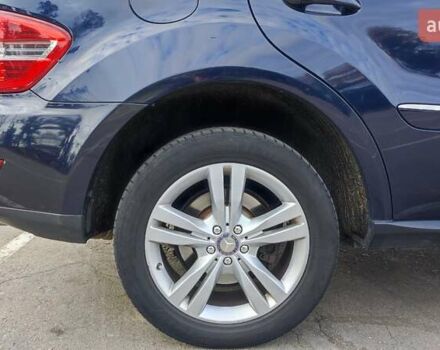 Мерседес М-Класс 2008 в Киеве на Automoto.ua Синий Мерседес М-Класс, объемом двигателя 3 л и пробегом 323 тыс. км за 14200 $, фото 14 на Automoto.ua