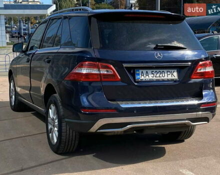 Мерседес М-Клас 2013 у Києві на Automoto.ua Синій Мерседес М-Клас, об'ємом двигуна 2.14 л та пробігом 307 тис. км за 16900 $, фото 6 на Automoto.ua