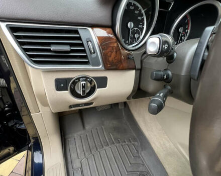 Синий Мерседес М-Класс, объемом двигателя 2.14 л и пробегом 130 тыс. км за 24700 $, фото 12 на Automoto.ua