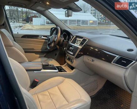 Синий Мерседес М-Класс, объемом двигателя 2.14 л и пробегом 147 тыс. км за 22500 $, фото 7 на Automoto.ua