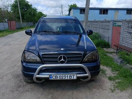 Синій Мерседес М-Клас, об'ємом двигуна 3.2 л та пробігом 400 тис. км за 4300 $, фото 1 на Automoto.ua