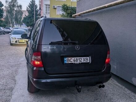 Синий Мерседес М-Класс, объемом двигателя 3.2 л и пробегом 460 тыс. км за 5200 $, фото 1 на Automoto.ua