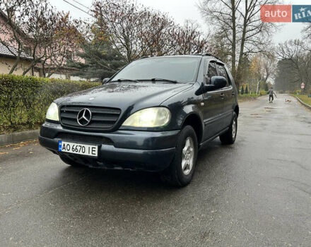 Синій Мерседес М-Клас, об'ємом двигуна 3.2 л та пробігом 280 тис. км за 5799 $, фото 1 на Automoto.ua