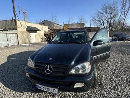 Синий Мерседес М-Класс, объемом двигателя 2.7 л и пробегом 360 тыс. км за 4000 $, фото 1 на Automoto.ua