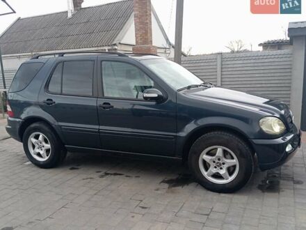 Синий Мерседес М-Класс, объемом двигателя 2.7 л и пробегом 371 тыс. км за 4200 $, фото 1 на Automoto.ua