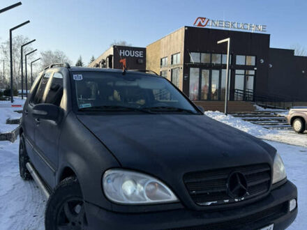 Синий Мерседес М-Класс, объемом двигателя 4 л и пробегом 332 тыс. км за 4700 $, фото 1 на Automoto.ua