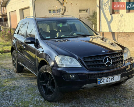 Синій Мерседес М-Клас, об'ємом двигуна 3.5 л та пробігом 315 тис. км за 12500 $, фото 1 на Automoto.ua