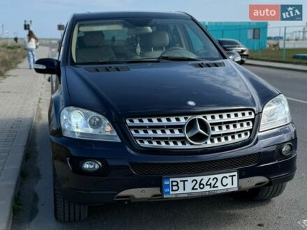 Синій Мерседес М-Клас, об'ємом двигуна 3.5 л та пробігом 250 тис. км за 10000 $, фото 1 на Automoto.ua