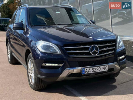 Мерседес М-Клас 2013 у Києві на Automoto.ua Синій Мерседес М-Клас, об'ємом двигуна 2.14 л та пробігом 307 тис. км за 16900 $, фото 1 на Automoto.ua