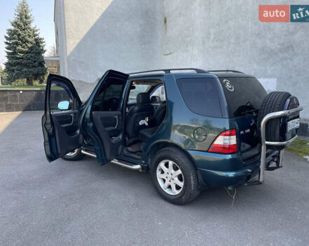 Зеленый Мерседес М-Класс, объемом двигателя 3.2 л и пробегом 253 тыс. км за 4000 $, фото 9 на Automoto.ua