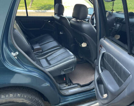 Зеленый Мерседес М-Класс, объемом двигателя 3.2 л и пробегом 253 тыс. км за 4000 $, фото 2 на Automoto.ua