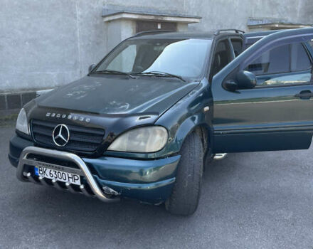 Зеленый Мерседес М-Класс, объемом двигателя 3.2 л и пробегом 253 тыс. км за 4000 $, фото 7 на Automoto.ua