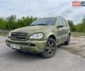 Зеленый Мерседес М-Класс, объемом двигателя 4 л и пробегом 400 тыс. км за 2999 $, фото 2 на Automoto.ua