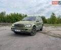 Зеленый Мерседес М-Класс, объемом двигателя 4 л и пробегом 400 тыс. км за 2999 $, фото 1 на Automoto.ua