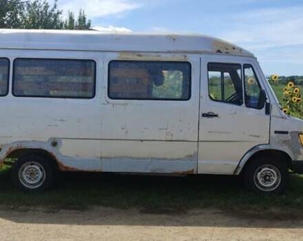 Мерседес MB-Class 1987 в Коломые на Automoto.ua Серый Мерседес MB-Class, объемом двигателя 2.4 л и пробегом 600 тыс. км за 800 $, фото 7 на Automoto.ua