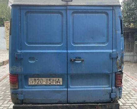 Синий Мерседес MB-Class, объемом двигателя 2.4 л и пробегом 300 тыс. км за 800 $, фото 2 на Automoto.ua