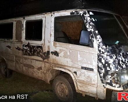 Білий Мерседес МБ100, об'ємом двигуна 2.4 л та пробігом 777 тис. км за 1180 $, фото 1 на Automoto.ua