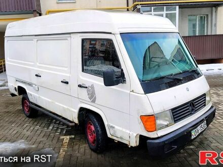 Белый Мерседес МБ100, объемом двигателя 2.4 л и пробегом 555 тыс. км за 1350 $, фото 1 на Automoto.ua