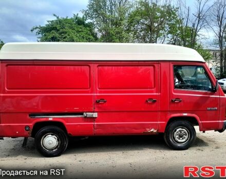 Красный Мерседес МБ100, объемом двигателя 2.4 л и пробегом 480 тыс. км за 1300 $, фото 1 на Automoto.ua