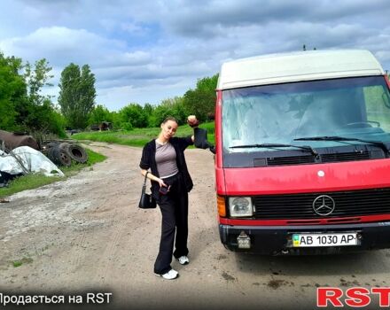 Красный Мерседес МБ100, объемом двигателя 2.4 л и пробегом 480 тыс. км за 1300 $, фото 4 на Automoto.ua