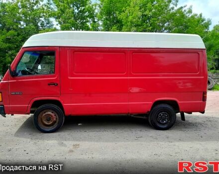 Красный Мерседес МБ100, объемом двигателя 2.4 л и пробегом 480 тыс. км за 1300 $, фото 2 на Automoto.ua