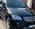 Черный Мерседес МЛ 320, объемом двигателя 3 л и пробегом 297 тыс. км за 13500 $, фото 1 на Automoto.ua
