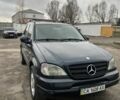 Черный Мерседес МЛ 320, объемом двигателя 3.2 л и пробегом 290 тыс. км за 5500 $, фото 1 на Automoto.ua