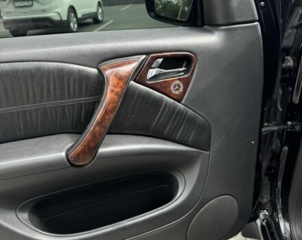 Черный Мерседес МЛ 320, объемом двигателя 3.2 л и пробегом 301 тыс. км за 7100 $, фото 5 на Automoto.ua