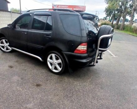 Чорний Мерседес МЛ 320, об'ємом двигуна 3.2 л та пробігом 400 тис. км за 5800 $, фото 6 на Automoto.ua