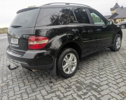 Черный Мерседес МЛ 320, объемом двигателя 3 л и пробегом 500 тыс. км за 10100 $, фото 9 на Automoto.ua