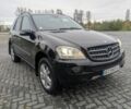 Черный Мерседес МЛ 320, объемом двигателя 3 л и пробегом 500 тыс. км за 10100 $, фото 1 на Automoto.ua