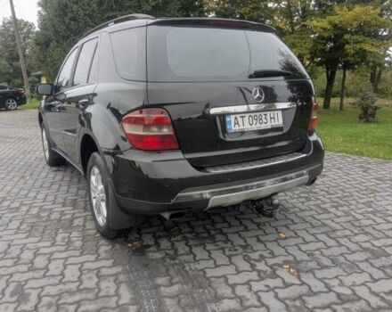 Черный Мерседес МЛ 320, объемом двигателя 3 л и пробегом 500 тыс. км за 10100 $, фото 6 на Automoto.ua