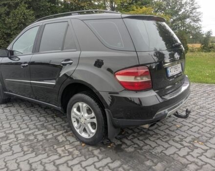 Черный Мерседес МЛ 320, объемом двигателя 3 л и пробегом 500 тыс. км за 10100 $, фото 4 на Automoto.ua