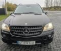 Черный Мерседес МЛ 320, объемом двигателя 3 л и пробегом 500 тыс. км за 10100 $, фото 12 на Automoto.ua