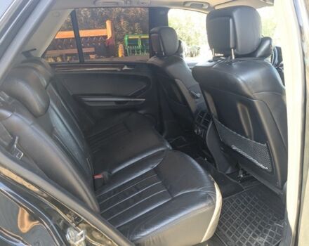 Черный Мерседес МЛ 320, объемом двигателя 3 л и пробегом 500 тыс. км за 10100 $, фото 2 на Automoto.ua