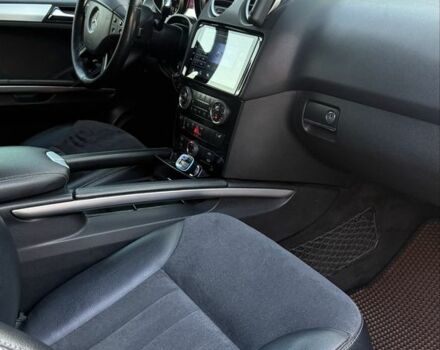 Черный Мерседес МЛ 320, объемом двигателя 3 л и пробегом 293 тыс. км за 11000 $, фото 17 на Automoto.ua