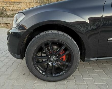 Черный Мерседес МЛ 320, объемом двигателя 3 л и пробегом 293 тыс. км за 11000 $, фото 10 на Automoto.ua