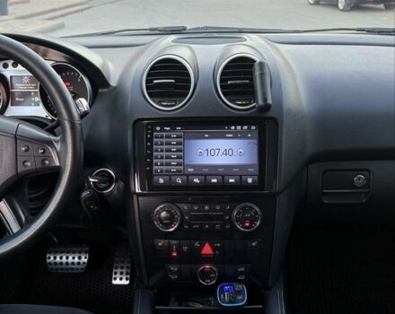 Черный Мерседес МЛ 320, объемом двигателя 3 л и пробегом 293 тыс. км за 11000 $, фото 12 на Automoto.ua