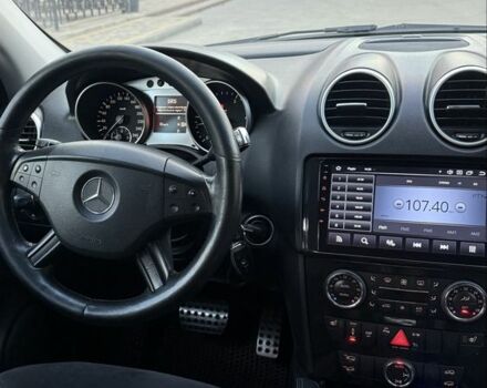 Черный Мерседес МЛ 320, объемом двигателя 3 л и пробегом 293 тыс. км за 11000 $, фото 11 на Automoto.ua