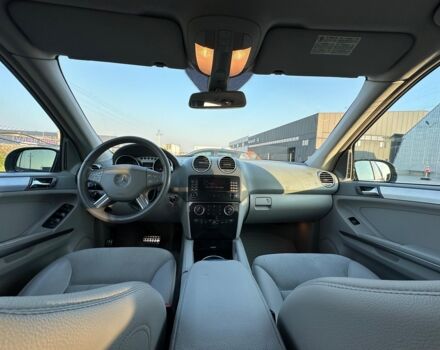 Черный Мерседес МЛ 320, объемом двигателя 3 л и пробегом 270 тыс. км за 13790 $, фото 15 на Automoto.ua