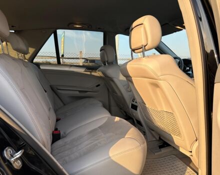 Черный Мерседес МЛ 320, объемом двигателя 3 л и пробегом 270 тыс. км за 13790 $, фото 14 на Automoto.ua