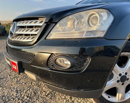 Черный Мерседес МЛ 320, объемом двигателя 3 л и пробегом 270 тыс. км за 13790 $, фото 1 на Automoto.ua