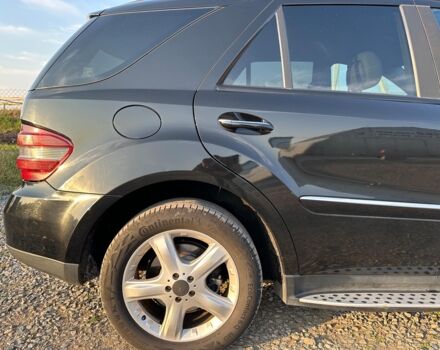 Черный Мерседес МЛ 320, объемом двигателя 3 л и пробегом 270 тыс. км за 13790 $, фото 11 на Automoto.ua