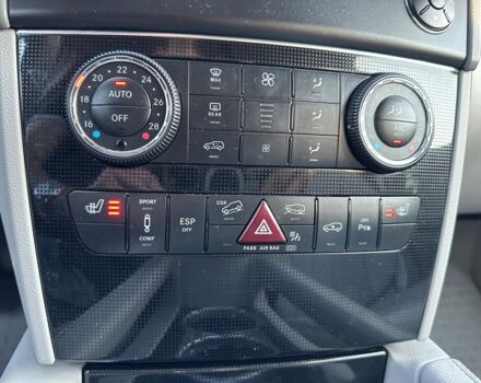 Черный Мерседес МЛ 320, объемом двигателя 3 л и пробегом 270 тыс. км за 13790 $, фото 21 на Automoto.ua