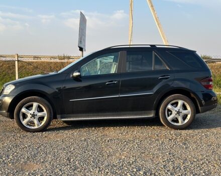 Черный Мерседес МЛ 320, объемом двигателя 3 л и пробегом 270 тыс. км за 13790 $, фото 4 на Automoto.ua