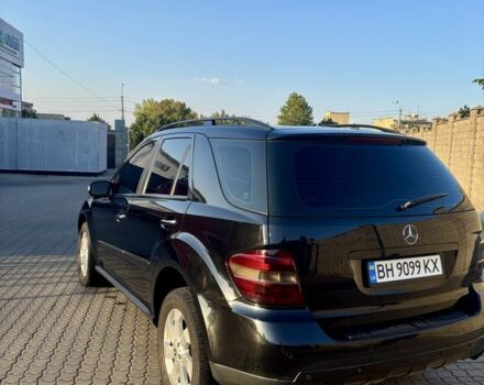 Чорний Мерседес МЛ 320, об'ємом двигуна 3 л та пробігом 180 тис. км за 14000 $, фото 4 на Automoto.ua