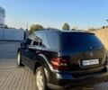 Чорний Мерседес МЛ 320, об'ємом двигуна 3 л та пробігом 180 тис. км за 14000 $, фото 4 на Automoto.ua